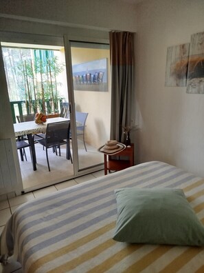 Iron/ironing board