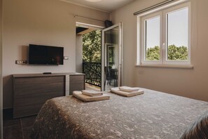 3 Schlafzimmer, Zimmersafe, Schreibtisch, Bügeleisen/Bügelbrett