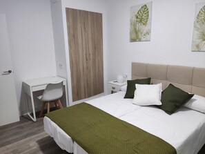 3 bedrooms, desk, soundproofing, iron/ironing board - Casa rural 4º Impresionante, moderna, funcional y muy cómoda. Finca de 70.000 m2 (Montánchez)
