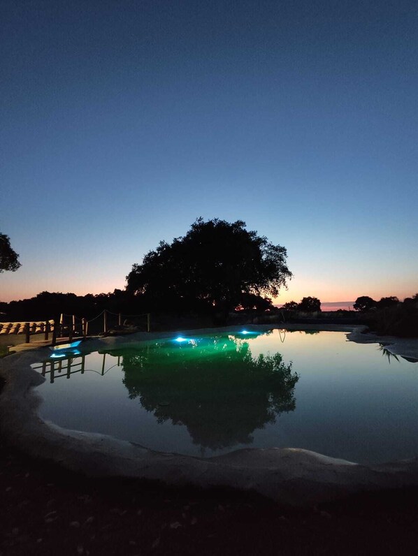 Outdoor pool - Casa rural 4º Impresionante, moderna, funcional y muy cómoda. Finca de 70.000 m2 (Montánchez)