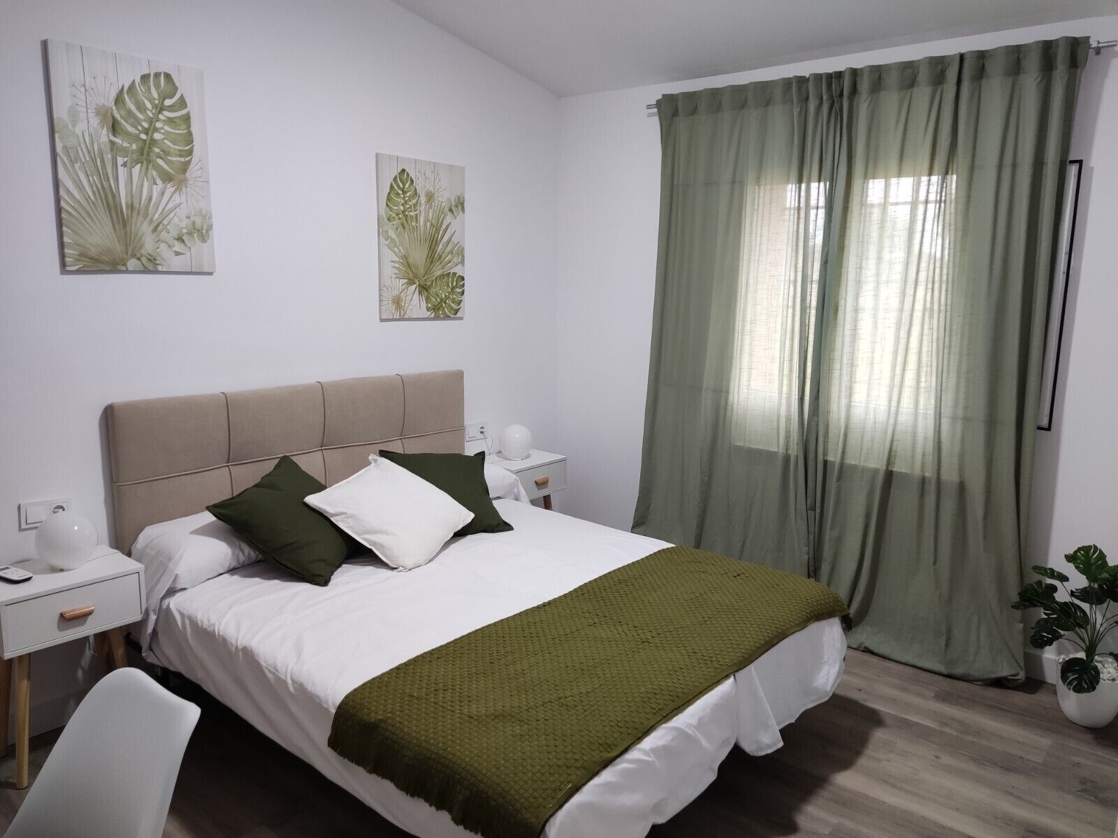 3 slaapkamers, een bureau, geluiddichte muren