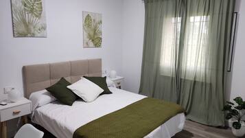 3 slaapkamers, een bureau, geluiddichte muren