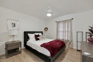 3 bedrooms, iron/ironing board, free WiFi, bed sheets - Lovely Luxe City Living (Birmingham)
