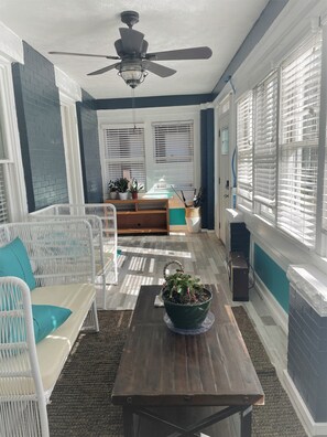 Interior - Brick house in Historic "Milionaire's Row" Neighborhood - 10mins to Presque Isle (Erie)