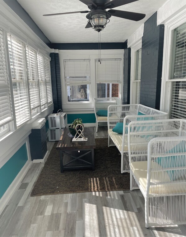 Interior - Brick house in Historic "Milionaire's Row" Neighborhood - 10mins to Presque Isle (Erie)