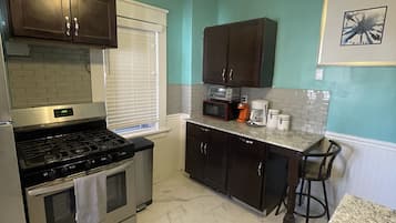 冷蔵庫、電子レンジ、オーブン、食器洗い機