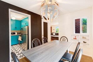 Dining - Ballard Birdhouse - 93 Walking Score/Garage/AC (Seattle)