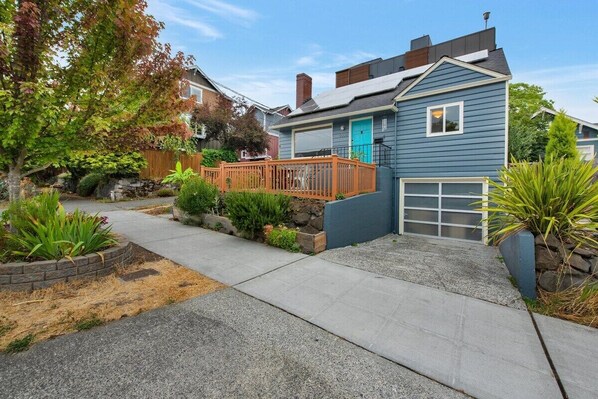 Exterior - Ballard Birdhouse - 93 Walking Score/Garage/AC (Seattle)