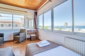 Lejlighed - flere senge - havudsigt - ved stranden | Skrivebord, strygejern/strygebræt, gratis Wi-Fi, sengetøj