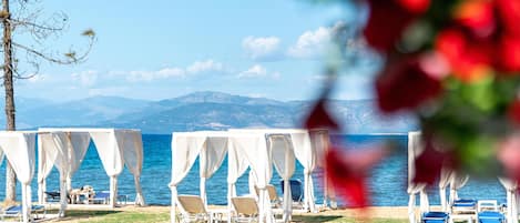 Escritorio, tabla de planchar con plancha, wifi gratis y ropa de cama