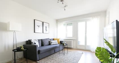Modern flat w/Netflix, balcony & top location