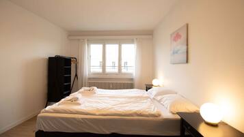 2 Schlafzimmer, BĂŒgeleisen/BĂŒgelbrett, WLAN, BettwĂ€sche