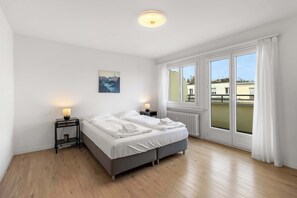 2 habitaciones, tabla de planchar con plancha, cuna de viaje y wifi 