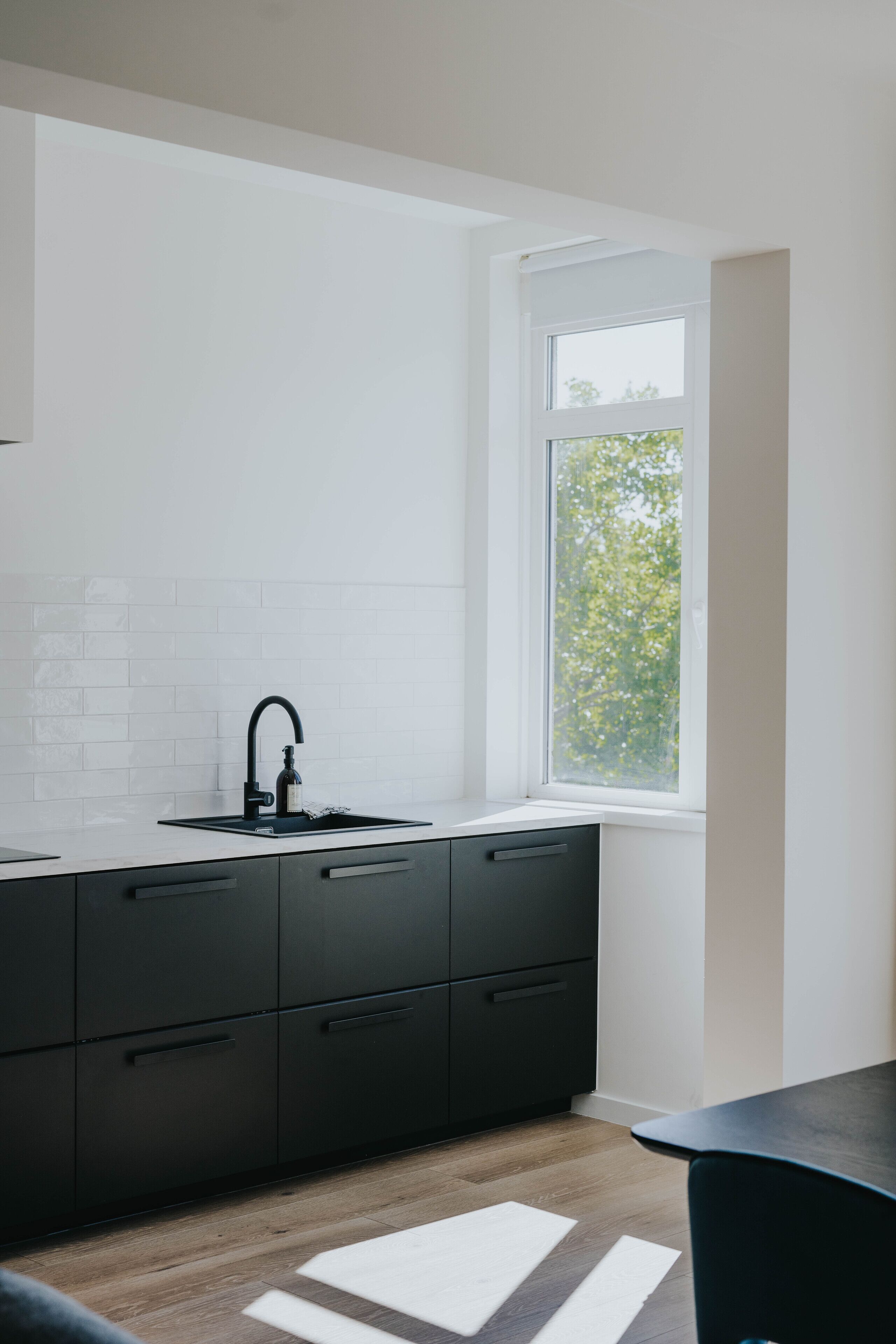 Apartment, Multiple Beds | Private kitchen | Fridge, microwave, oven, stovetop