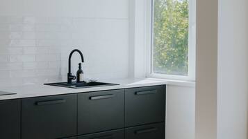 Apartment, Multiple Beds | Private kitchen | Fridge, microwave, oven, stovetop