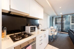 Basic Apartment, 2 Queen Beds | Private kitchen - Great Location 2-bed Apt - Southern Cross Station (Melbourne)
