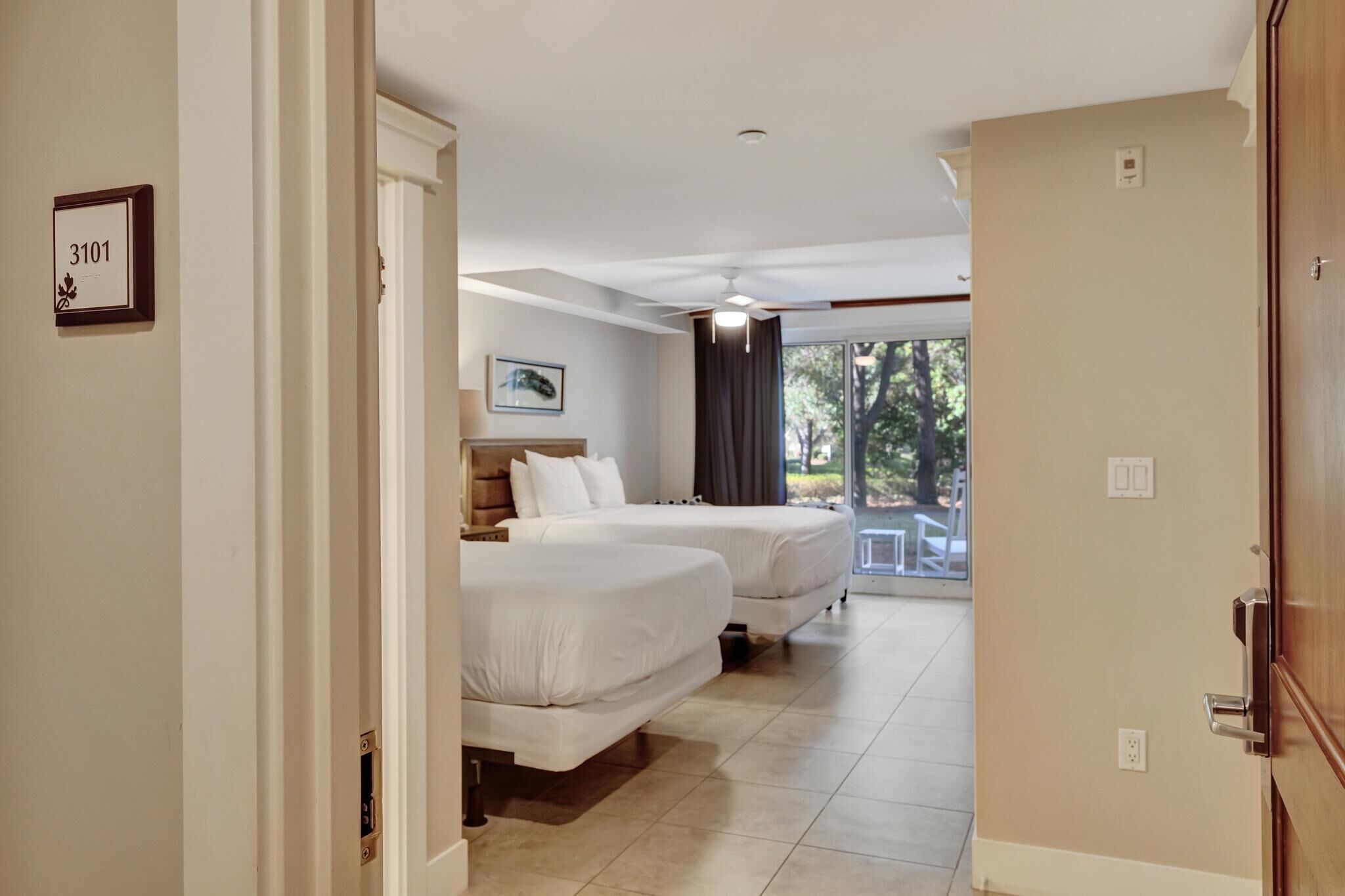 1 bedroom, free Internet, bed sheets