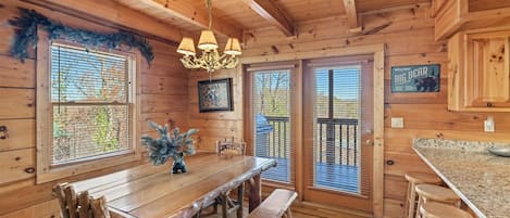 Cabin, 5 Bedrooms | Private kitchen