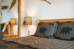 3 bedrooms, free WiFi, bed sheets - Pine Mountain Paradise 3 Bedroom Home by RedAwning (South Lake Tahoe)