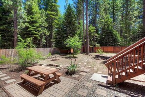 House, 3 Bedrooms | Outdoor dining - Pine Mountain Paradise 3 Bedroom Home by RedAwning (South Lake Tahoe)