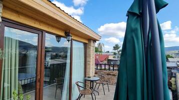 Traditional Apartment | Terrace/patio