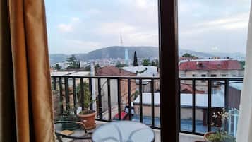 Traditional Apartment | Terrace/patio