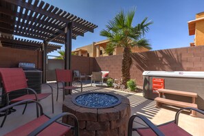 Tina de hidromasaje al aire libre