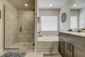 Jetted tub, hair dryer, towels, soap - The Recovery Zone - Relax with a fire-pit & Hottub (Washington)
