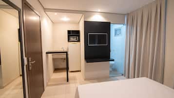 Quarto casal luxo | Frigobar, escrivaninha, Wi-Fi de cortesia, roupa de cama