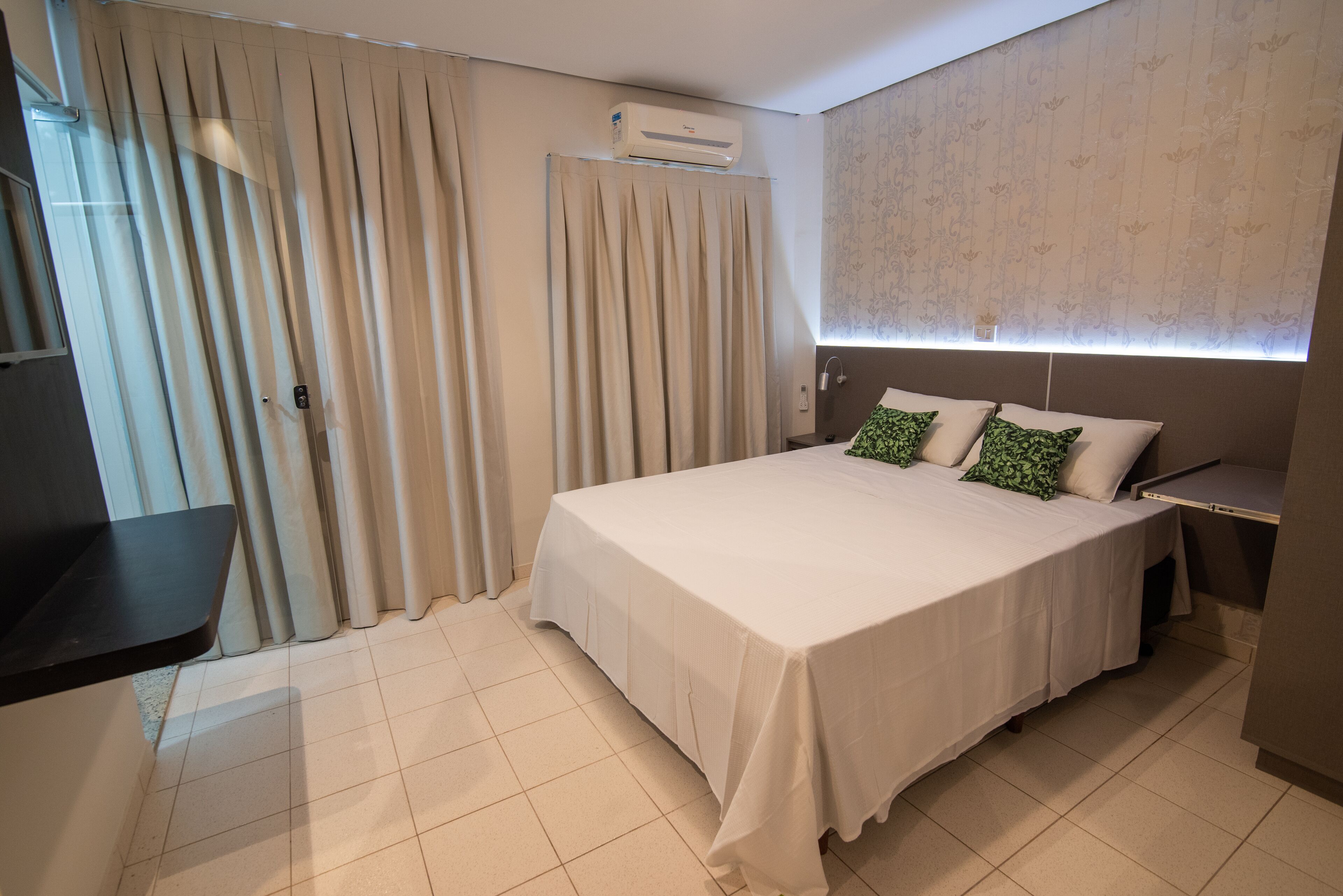Comfort Double Room | Minibar, desk, free WiFi, bed sheets