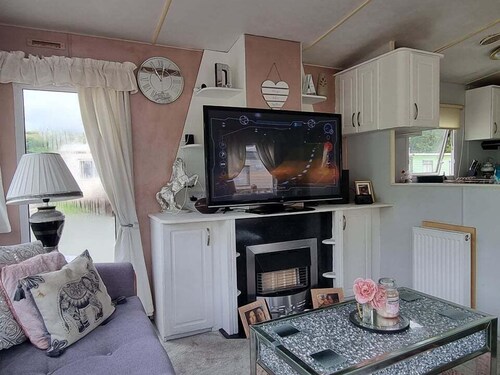 Lovely 3-bed Caravan in Foel, Welshpool