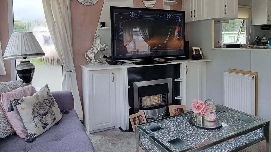 Lovely 3-bed Caravan in Foel, Welshpool