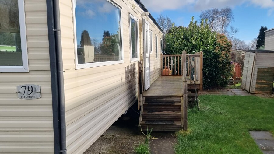 Lovely 3-bed Caravan in Foel, Welshpool