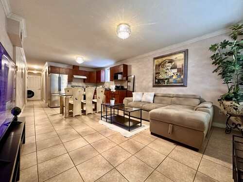 King Beds Private Suite 25 minutes away from Downtown Vancouver