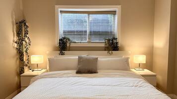 4 bedrooms, desk, WiFi, bed sheets