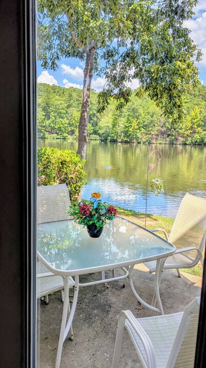 Lakefront Condo/Apartment On Beautiful Segovia Lake!