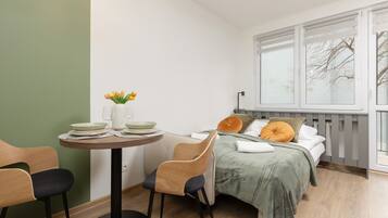 Studio, Balcony | Bed sheets