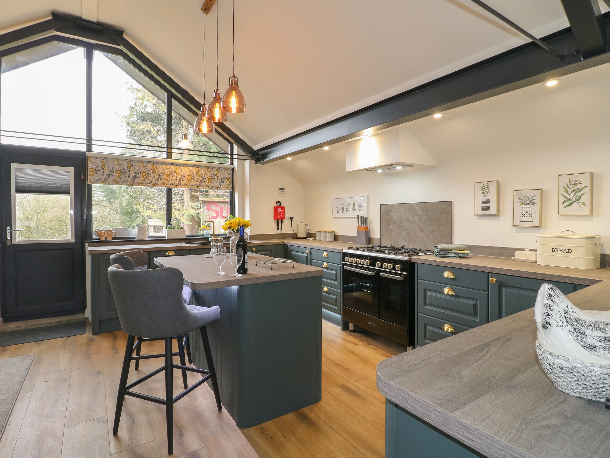 冰箱、洗碗机、电热水壶、烤面包机