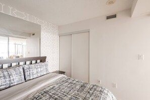 Apartamento | 2 dormitorios, cortinas opacas, tabla de planchar con plancha