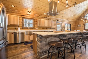 House (5 Bedrooms) | Property amenity - Honey Bear Hideaway by Taylor Made Deep Creek (McHenry)