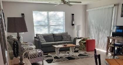 Villages home with Lanai & Golf Cart - Perfect location, golfers paradise