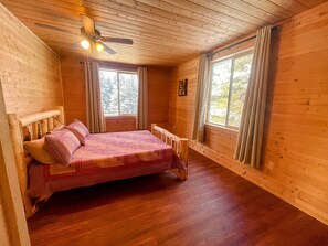 3 bedrooms, free WiFi, bed sheets