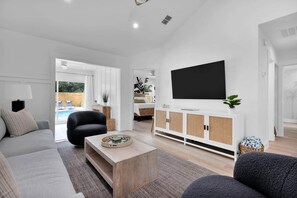 3 habitaciones, tabla de planchar con plancha, wifi y ropa de cama 