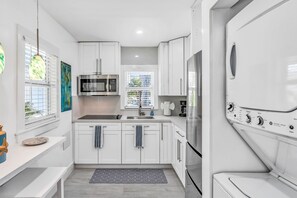 Microwave, oven, stovetop - Bungalow #5 - 2 Bed/1 Bath & Pool in Islamorada (Islamorada)