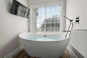 Habitación Elite | Baño | Amenidades de baño de diseñador y toallas