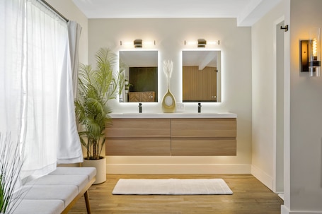 Camas plegables/adicionales gratuitas, wifi gratis y ropa de cama