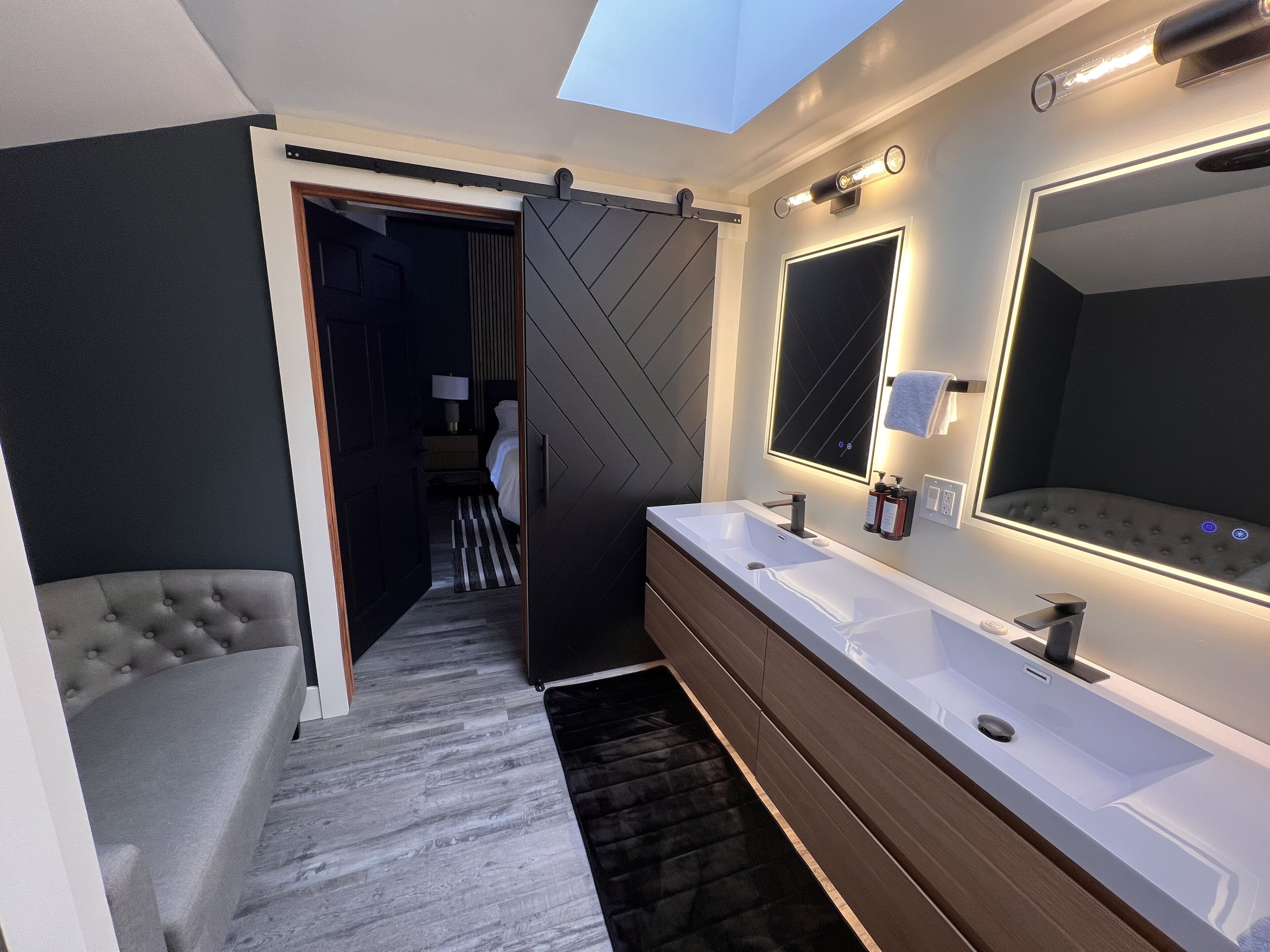 Elite Room | Free rollaway beds, free WiFi, bed sheets