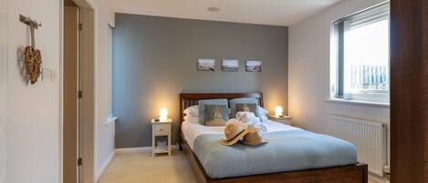 3 bedrooms, iron/ironing board, travel cot, free WiFi