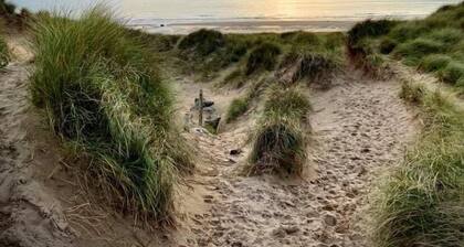 Modern Coastal Home in Rhosneigr â 4 Y Bonc by Anglesey Holiday Lettings