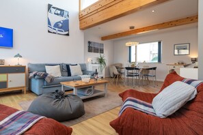 Smart TV, DVD player, books